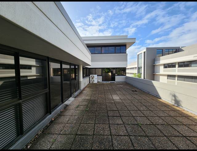 924M² OFFICE TO LET IN PINELANDS